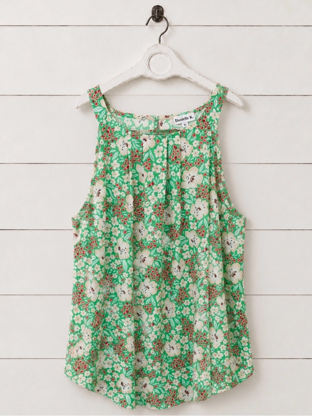 NWT Green Floral Sleeveless Tank Top -